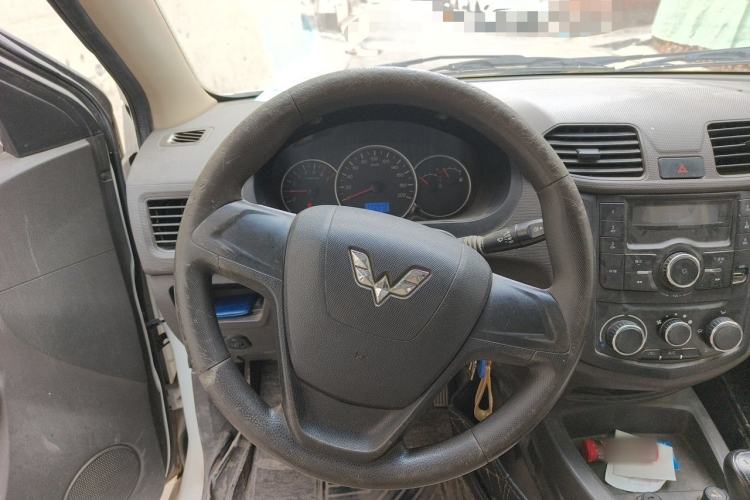 Used Wuling Hongguang 2014 1.5L S Standard Version Steering Wheel