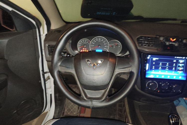 Used Wuling Hongguang 2014 1.5L S Standard Version Steering Wheel