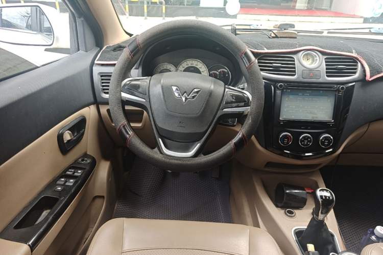 Used Wuling Hongguang 2014 1.5L S Comfort Model Steering Wheel