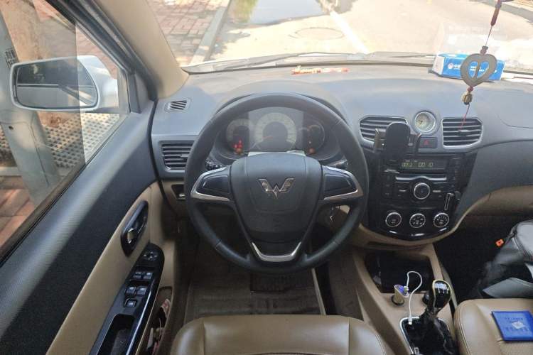 Used Wuling Hongguang 2014 1.5L S Comfort Model Steering Wheel