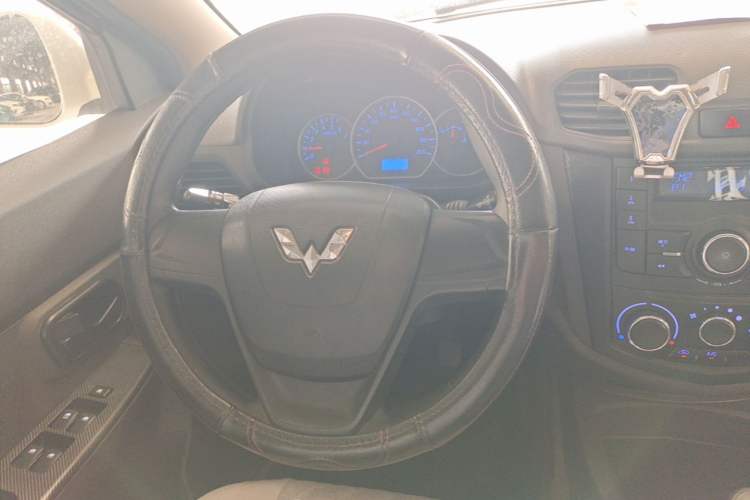 Used Wuling Hongguang 2014 1.5L S Standard Version Steering Wheel
