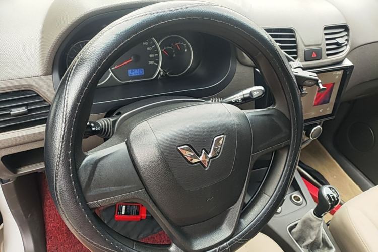 Used Wuling Hongguang 2014 1.5L S Standard Version Steering Wheel