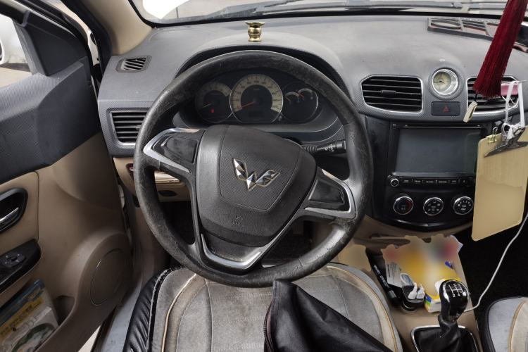 Used Wuling Hongguang 2014 1.5L S Standard Version Steering Wheel