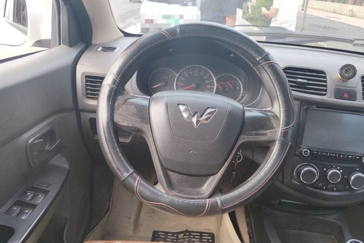 Used Wuling Hongguang 2014 1.5L S Standard Version Steering Wheel