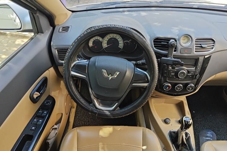 Used Wuling Hongguang 2014 1.5L S Comfort Model Steering Wheel