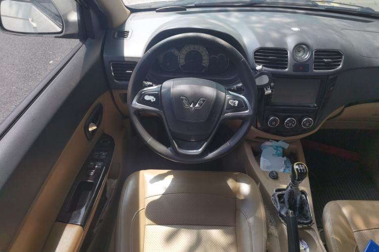 Used Wuling Hongguang 2014 1.5L S Comfort Model Steering Wheel