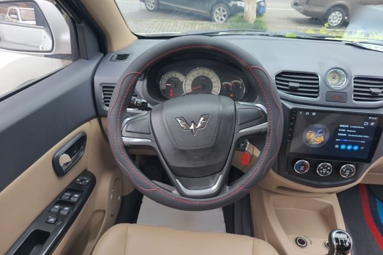 Used Wuling Hongguang 2014 1.5L S Comfort Model Steering Wheel