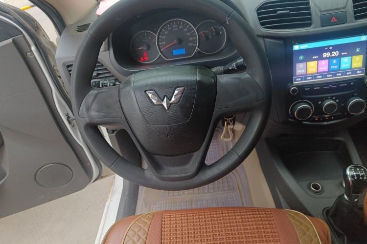 Used Wuling Hongguang 2014 1.5L S Standard Version Steering Wheel