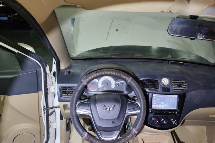 Used Wuling Hongguang 2014 1.5L S Comfort Model Steering Wheel