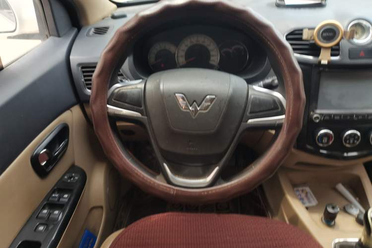 Used Wuling Hongguang 2014 1.5L S Comfort Model Steering Wheel
