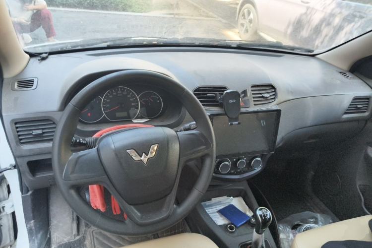 Used Wuling Hongguang 2014 1.5L S Standard Version Steering Wheel