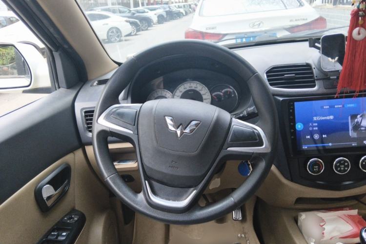 Used Wuling Hongguang 2014 1.2L S Comfort Model China IV Steering Wheel