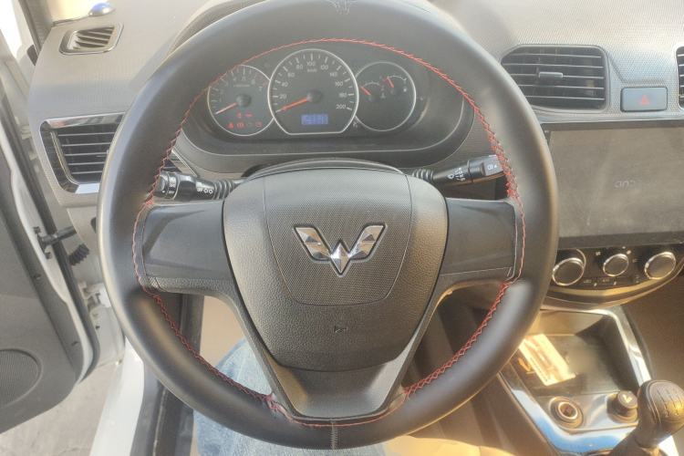Used Wuling Hongguang 2014 1.5L S Standard Version Steering Wheel