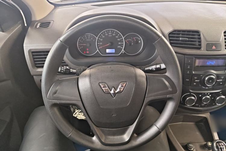Used Wuling Hongguang 2014 1.5L S Standard Version Steering Wheel