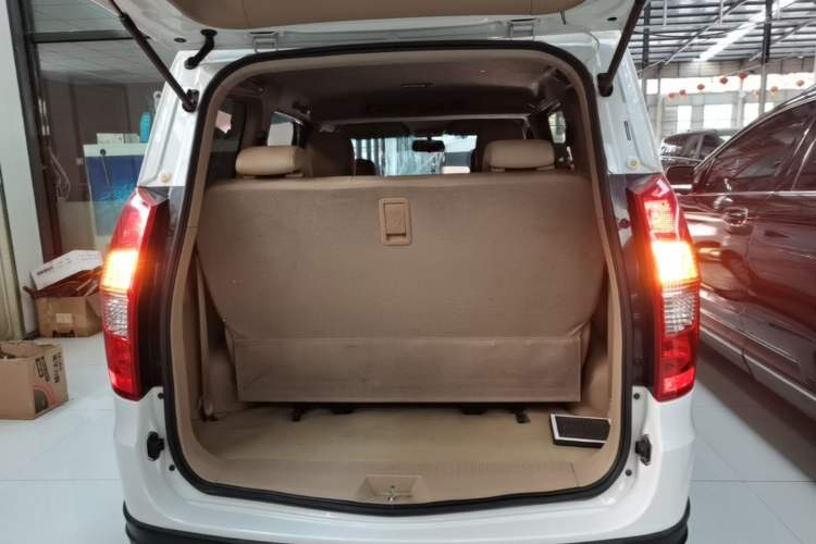 Used Wuling Hongguang 2014 1.5L S Luxury Model Trunk