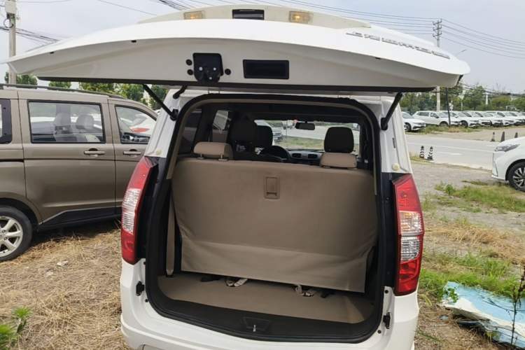 Used Wuling Hongguang 2014 1.5L S Standard Version Trunk