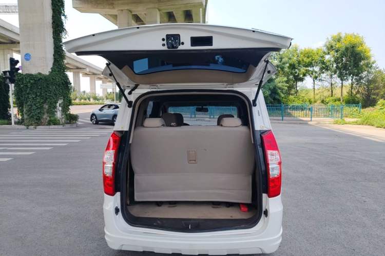 Used Wuling Hongguang 2014 1.5L S Standard Version Trunk