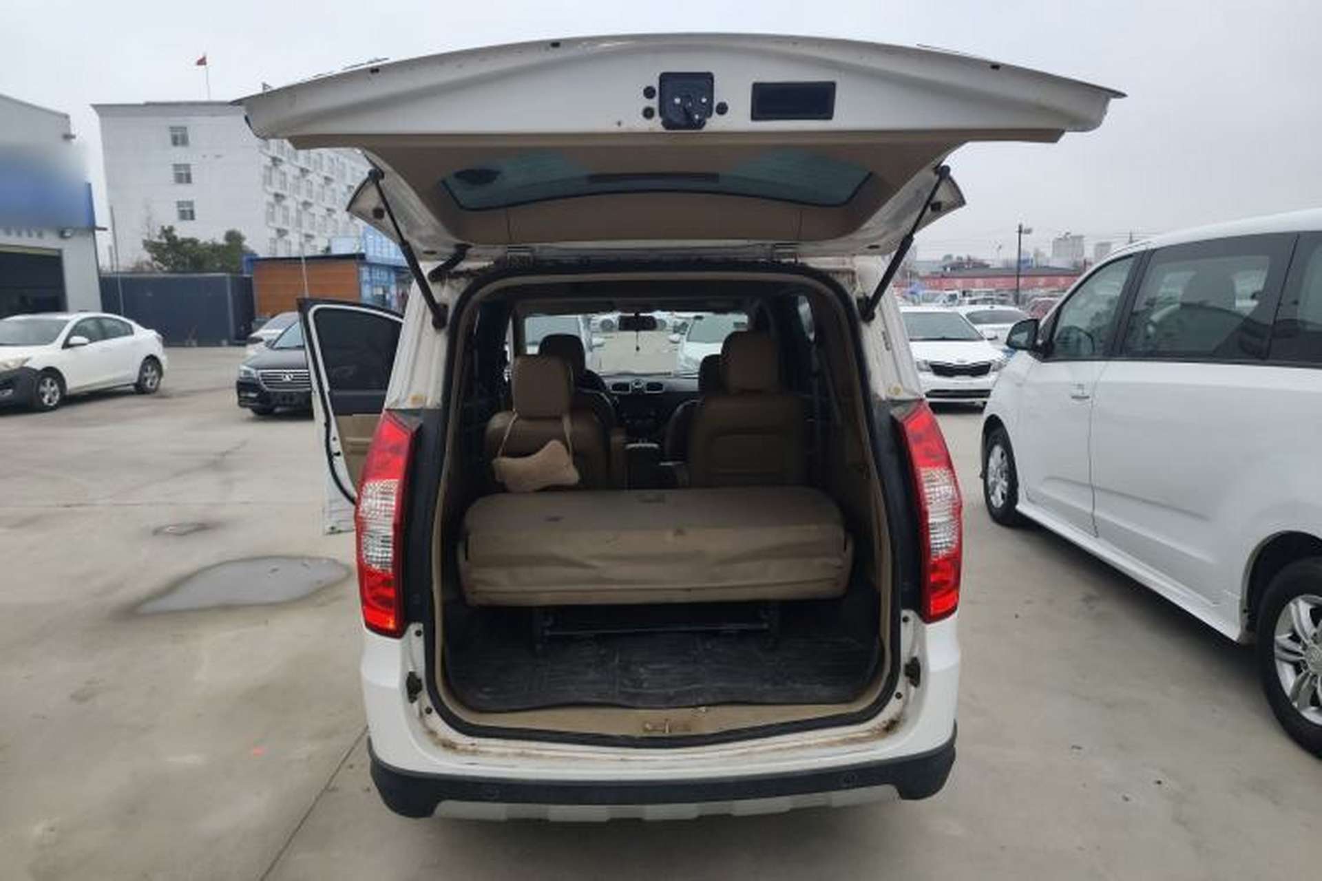 Used Wuling Hongguang 2014 1.5L S Automatic Luxury Model Trunk