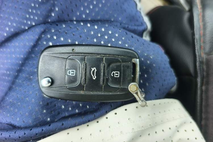 Used Wuling Hongguang 2014 1.5L S Luxury Model Vehicle Key