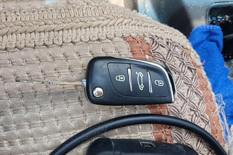 Used Wuling Hongguang 2014 1.5L S Standard Version Vehicle Key