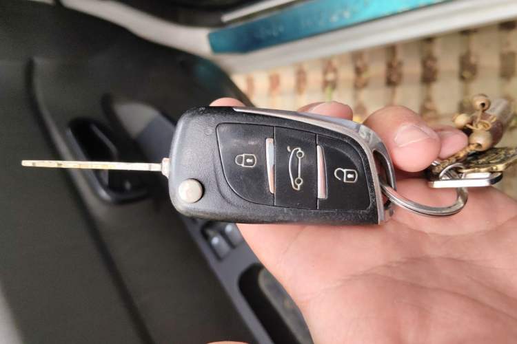 Used Wuling Hongguang 2014 1.5L S Standard Version Vehicle Key