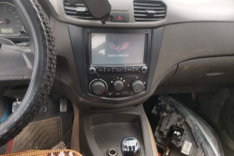 Used Wuling Hongguang 2014 1.2L Standard Model China IV Audio And AC Panel