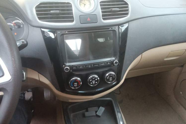 Used Wuling Hongguang 2014 1.5L S Comfort Model Audio And AC Panel