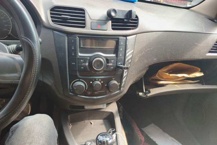 Used Wuling Hongguang 2014 1.5L Standard Version Audio And AC Panel