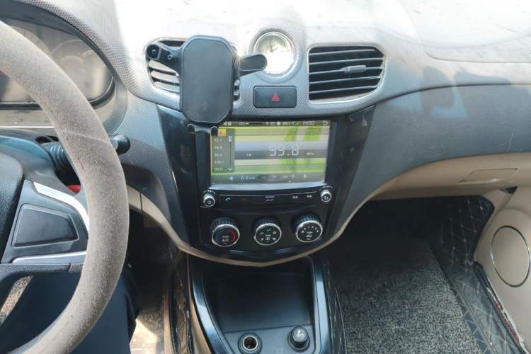 Used Wuling Hongguang 2014 1.5L S Luxury Model Audio And AC Panel