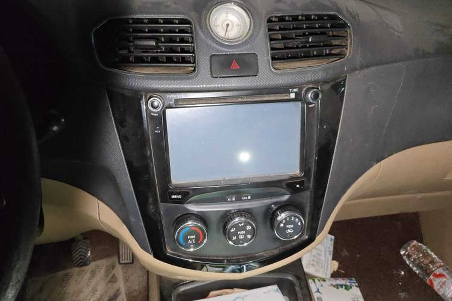 Used Wuling Hongguang 2014 1.5L S Comfort Model Audio And AC Panel