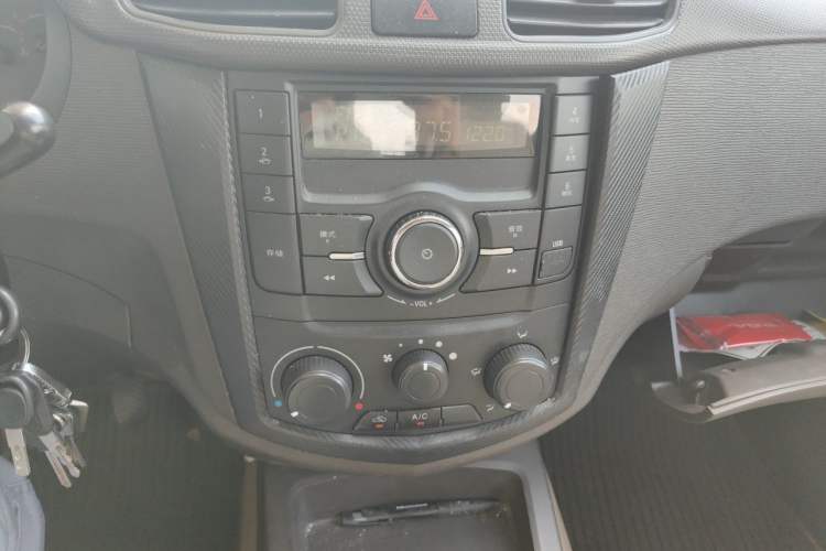 Used Wuling Hongguang 2014 1.5L S Standard Version Audio And AC Panel