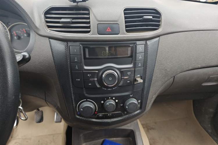 Used Wuling Hongguang 2014 1.2L Base Model China IV Audio And AC Panel