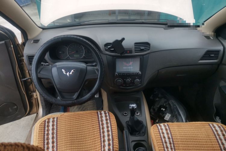 Used Wuling Hongguang 2014 1.2L Standard Model China IV Center Console