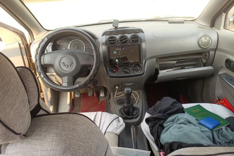 Used Wuling Hongguang 2014 1.2L Base Model China IV Center Console