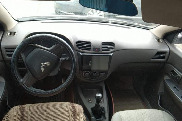 Used Wuling Hongguang 2014 1.2L Base Model China IV Center Console
