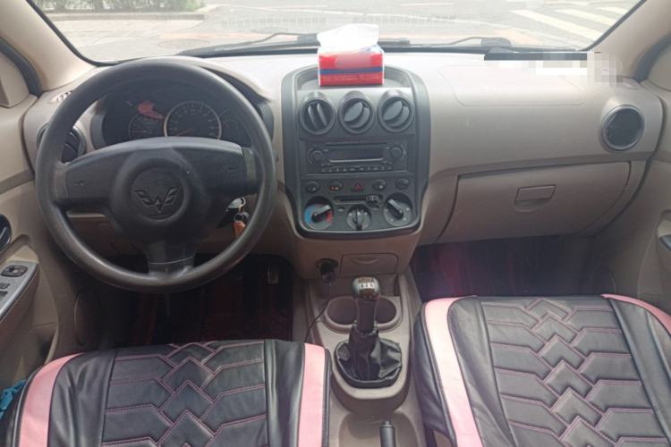Used Wuling Hongguang 2014 1.2L Standard Model China IV Center Console