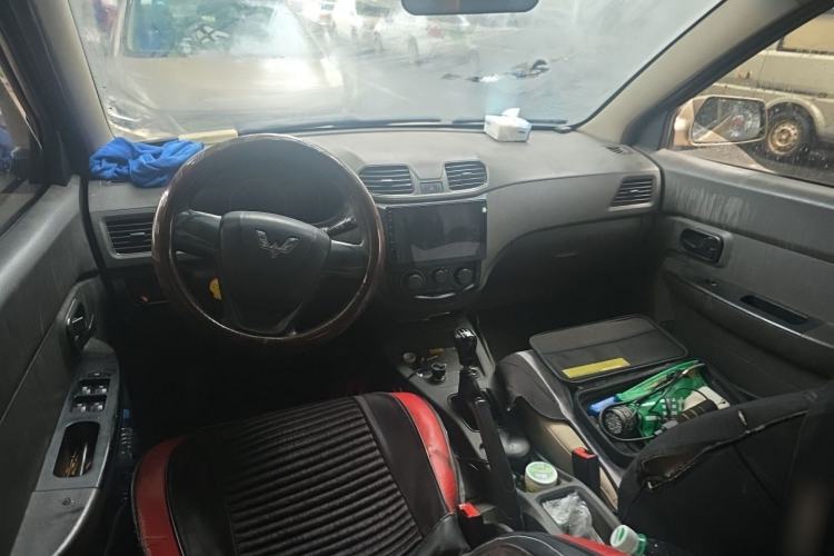 Used Wuling Hongguang 2014 1.2L Standard Model China IV Center Console