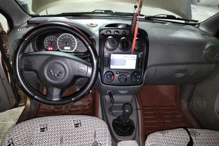 Used Wuling Hongguang 2014 1.2L Base Model China IV Center Console