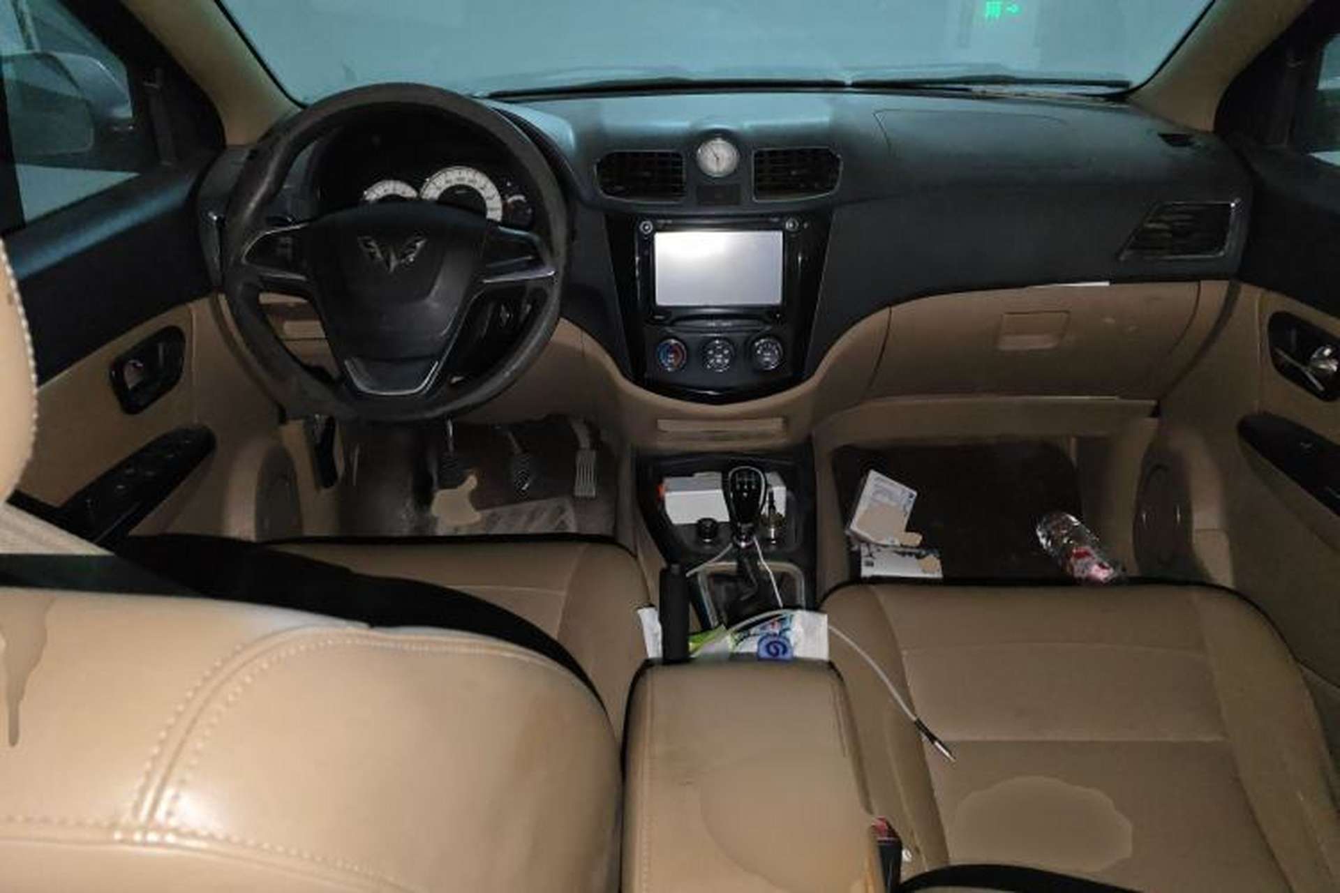 Used Wuling Hongguang 2014 1.5L S Comfort Model Center Console