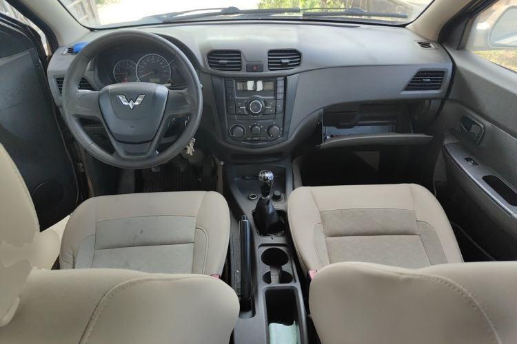 Used Wuling Hongguang 2014 1.5L S Standard Version Center Console