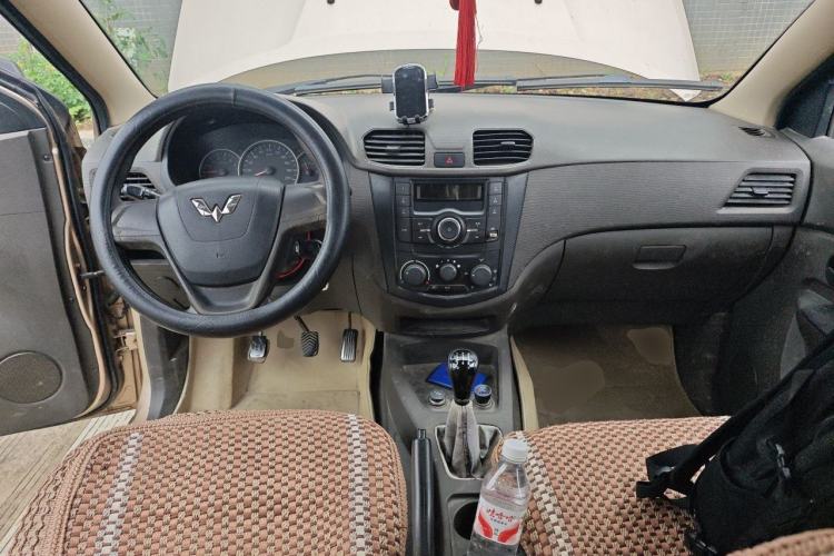 Used Wuling Hongguang 2014 1.2L Base Model China IV Center Console