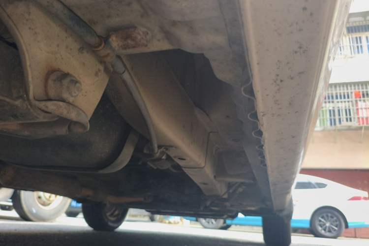 Used Wuling Hongguang 2014 1.5L Standard Version Chassis Front Right
