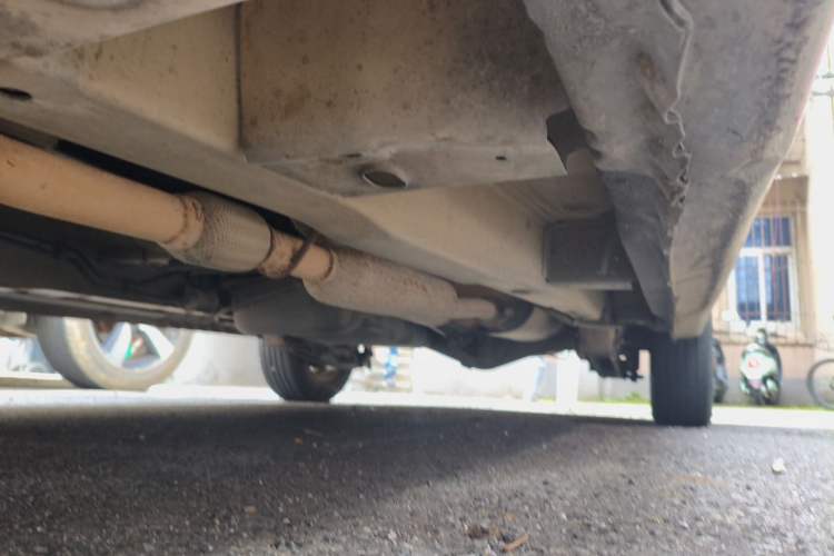 Used Wuling Hongguang 2014 1.5L Standard Version Chassis Rear Left