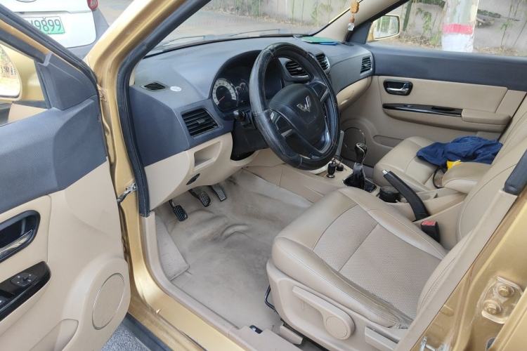 Used Wuling Hongguang 2014 1.5L S Comfort Model Driver Seat