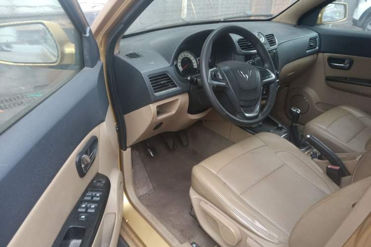 Used Wuling Hongguang 2014 1.5L S Comfort Model Driver Seat