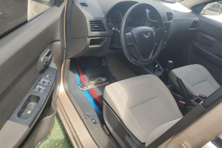 Used Wuling Hongguang 2014 1.5L Standard Version Driver Seat