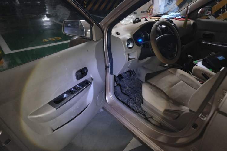 Used Wuling Hongguang 2014 1.2L Standard Model China IV Driver Seat