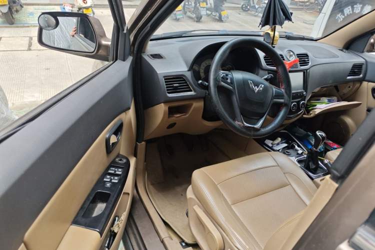 Used Wuling Hongguang 2014 1.5L S Luxury Model Driver Seat