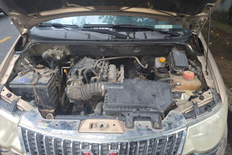 Used Wuling Hongguang 2014 1.2L Standard Model China IV Engine Bay