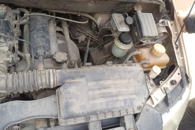 Used Wuling Hongguang 2014 1.2L Base Model China IV Engine Bay Left